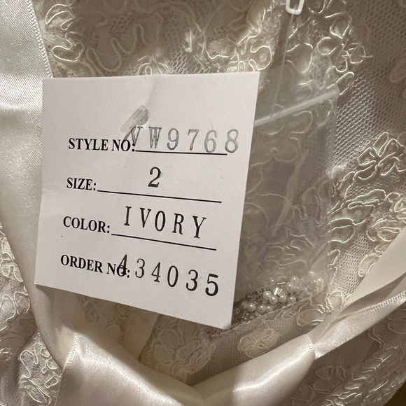 NWT David’s Bridal Ivory Cap Sleeve Lace Trumpet Wedding Dress Size 2 - $599 - Picture 15 of 15